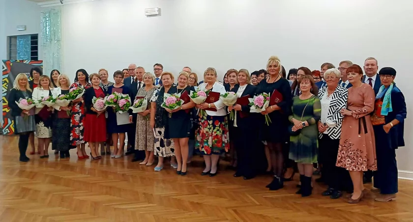 szkoły podstawowe, Inowrocławscy nauczyciele świętowali Dzień Edukacji Narodowej - zdjęcie, fotografia