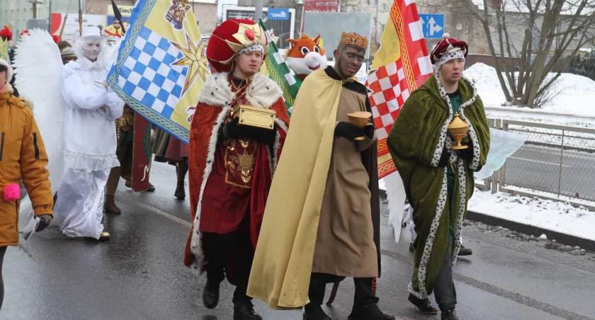 Festyny, Królewski orszak przeszedł ulicami miasta - zdjęcie, fotografia