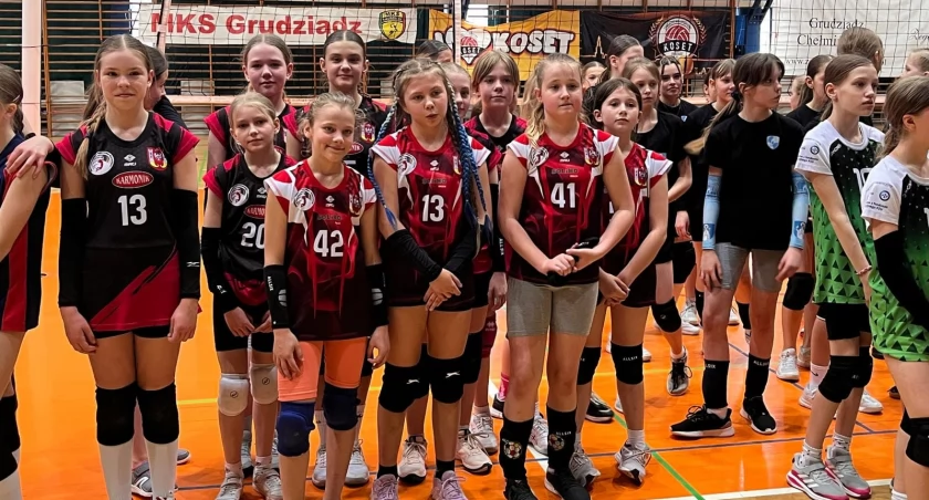 Siatkówka, Świetny występ najmłodszych siatkarek Inowrocław - zdjęcie, fotografia