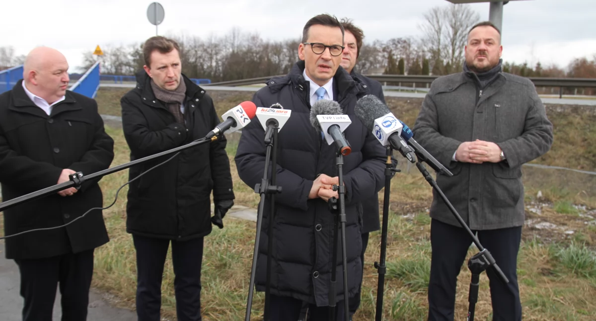 Partie, Konferencja prasowa Mateusza Morawieckiego - zdjęcie, fotografia
