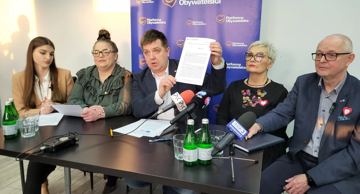 Partie, Konferencja prasowa radnych - zdjęcie, fotografia