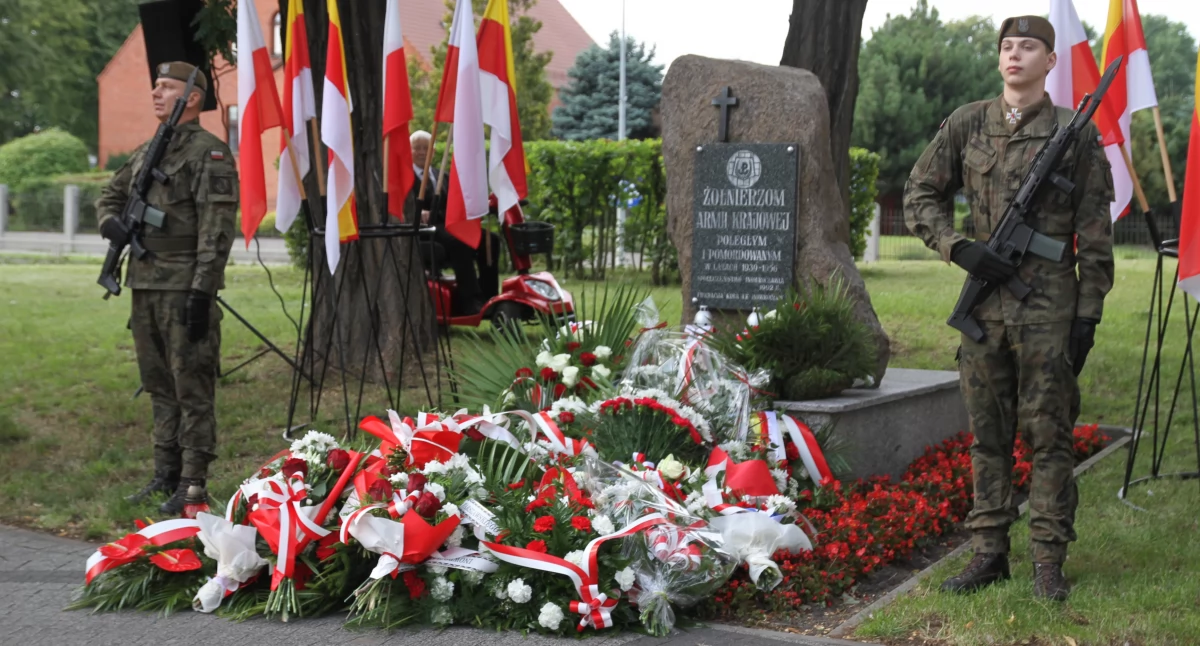 Społeczeństwo2, rocznicę wybuchu Powstania Warszawskiego - zdjęcie, fotografia