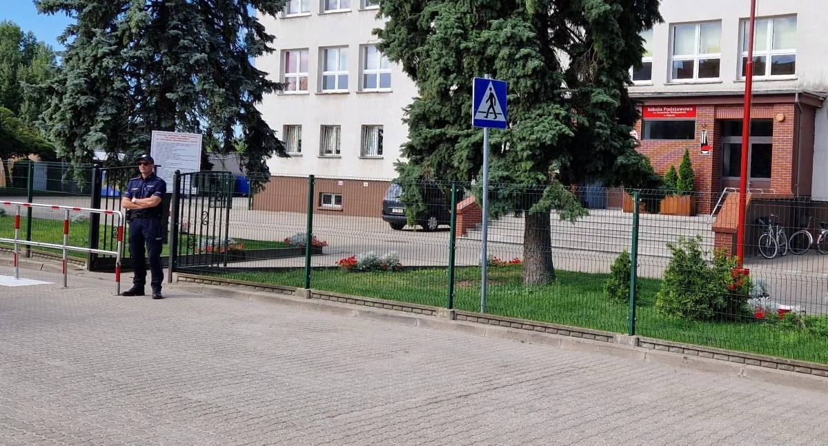 Komunikaty Policja, Przed pierwszym dzwonkiem - zdjęcie, fotografia