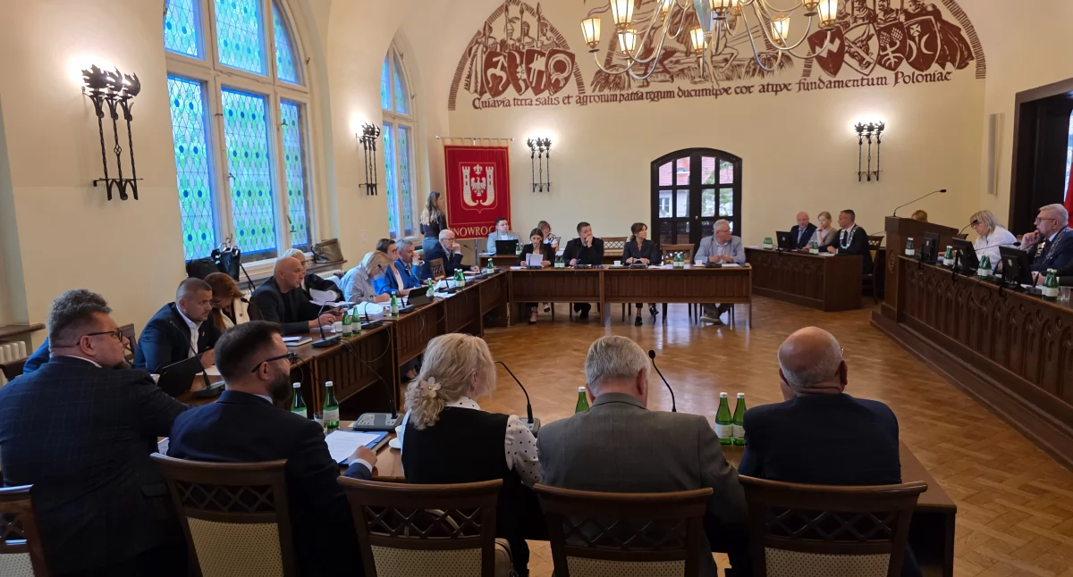 Samorząd, Radni będą chcieli uchylić mandat Patrykowi Kaźmierczakowi - zdjęcie, fotografia