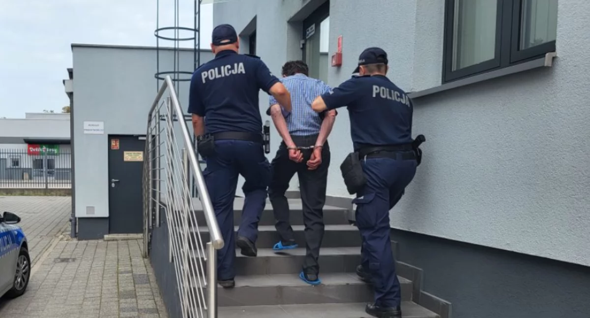 Sprawy kryminalne , latek aresztowany podpalenie drzwi Gniewkowie Grozi więzienia - zdjęcie, fotografia