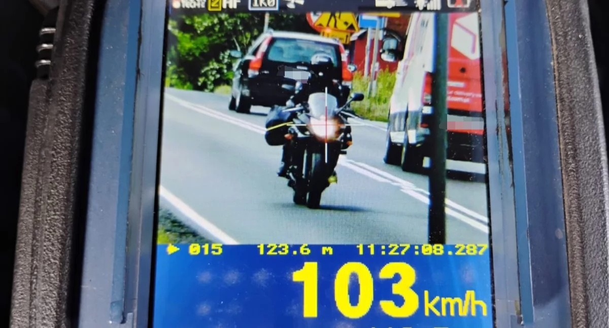 Wypadki drogowe , Motocyklistka rozpędziła - zdjęcie, fotografia