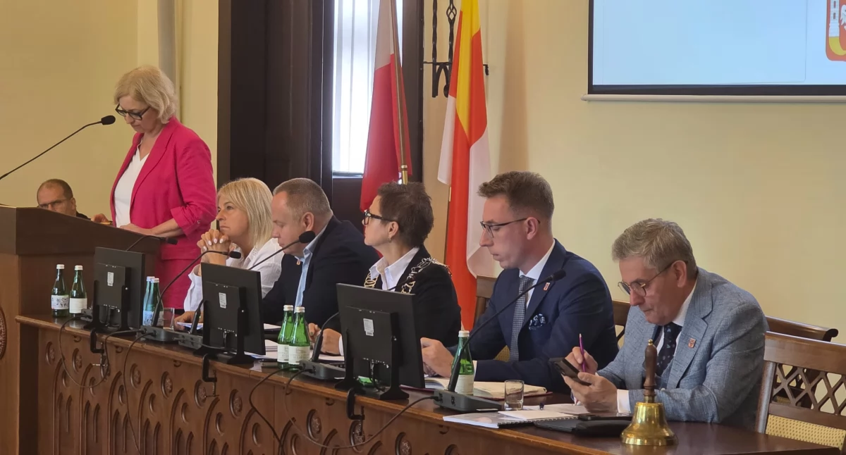 Samorząd, Odbyła się  Sesji Miejskiej Finanse Nazwy Bezpieczeństwo - zdjęcie, fotografia