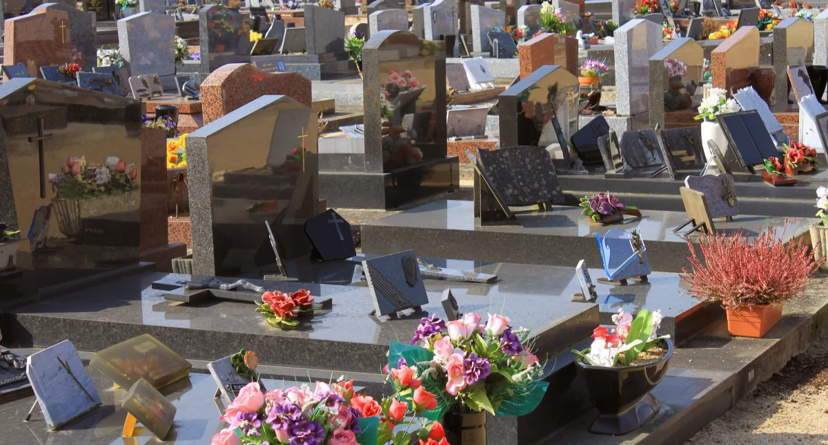 Społeczeństwo2, Zmiana organizacji ruchu cmentarzach - zdjęcie, fotografia