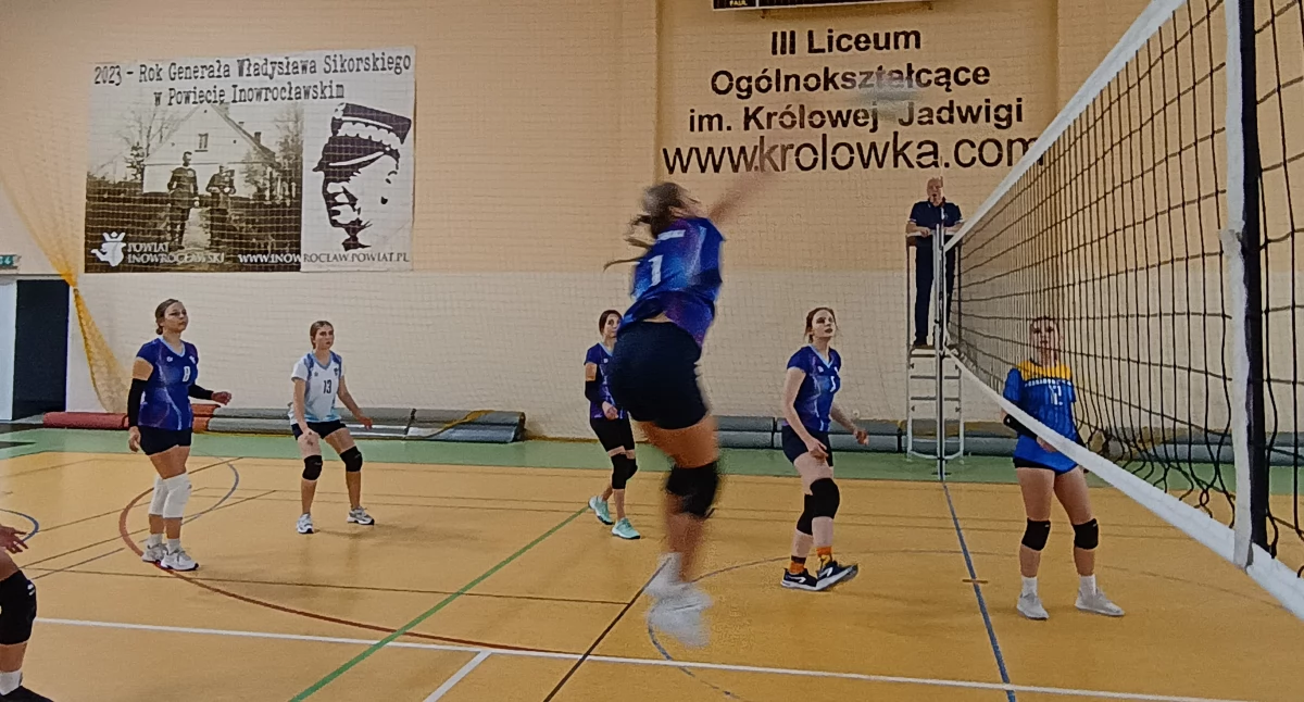 Siatkówka, Start Mistrzostw Powiatu Inowrocławskiego Dziewcząt siatkówce - zdjęcie, fotografia