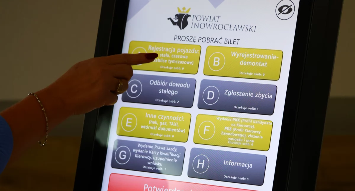 Samorząd, Nowoczesna obsługa klienta Wydziale Komunikacji Inowrocławiu! - zdjęcie, fotografia