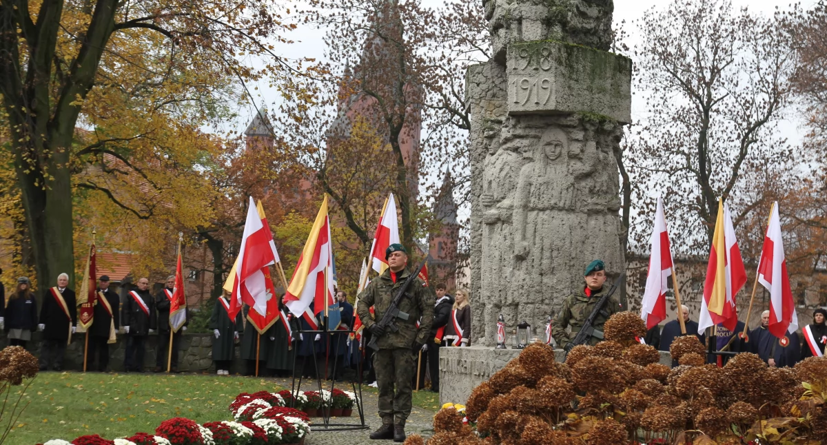 Społeczeństwo2, Uczcili rocznicę odzyskania niepodległości - zdjęcie, fotografia