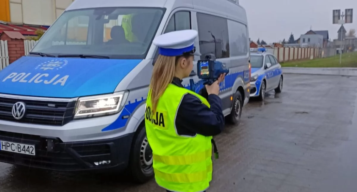 Wypadki drogowe , Policjanci apelują ostrożność drogach! - zdjęcie, fotografia