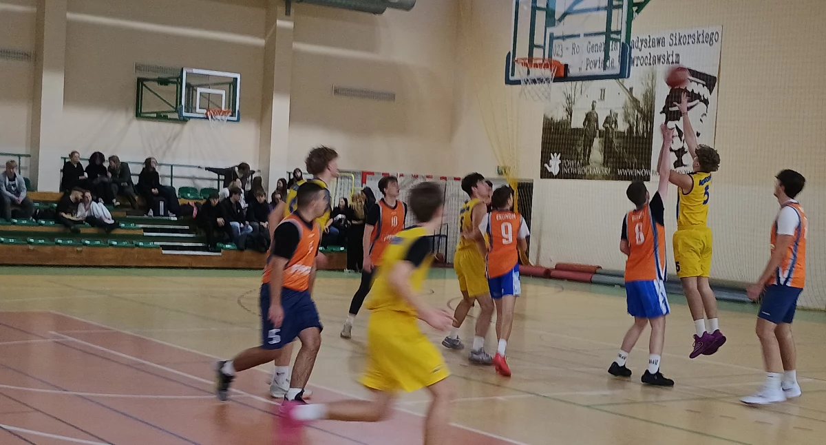 Koszykówka, Basket rządzi powiatowych parkietach! - zdjęcie, fotografia
