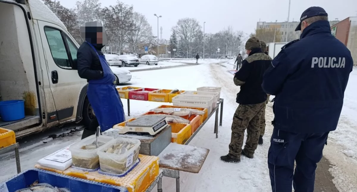 Komunikaty Policja, Świąteczne kontrole targowiskach Bezpieczeństwo lupą! - zdjęcie, fotografia