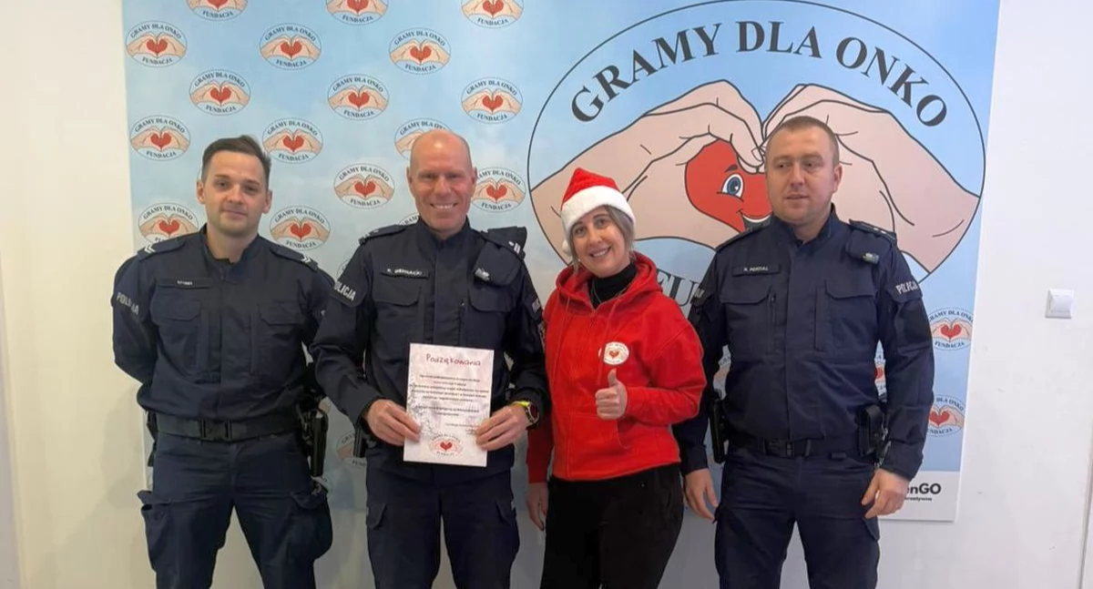 Komunikaty Policja, Pakoscy policjanci gestem pomocy Fundacji Gramy - zdjęcie, fotografia