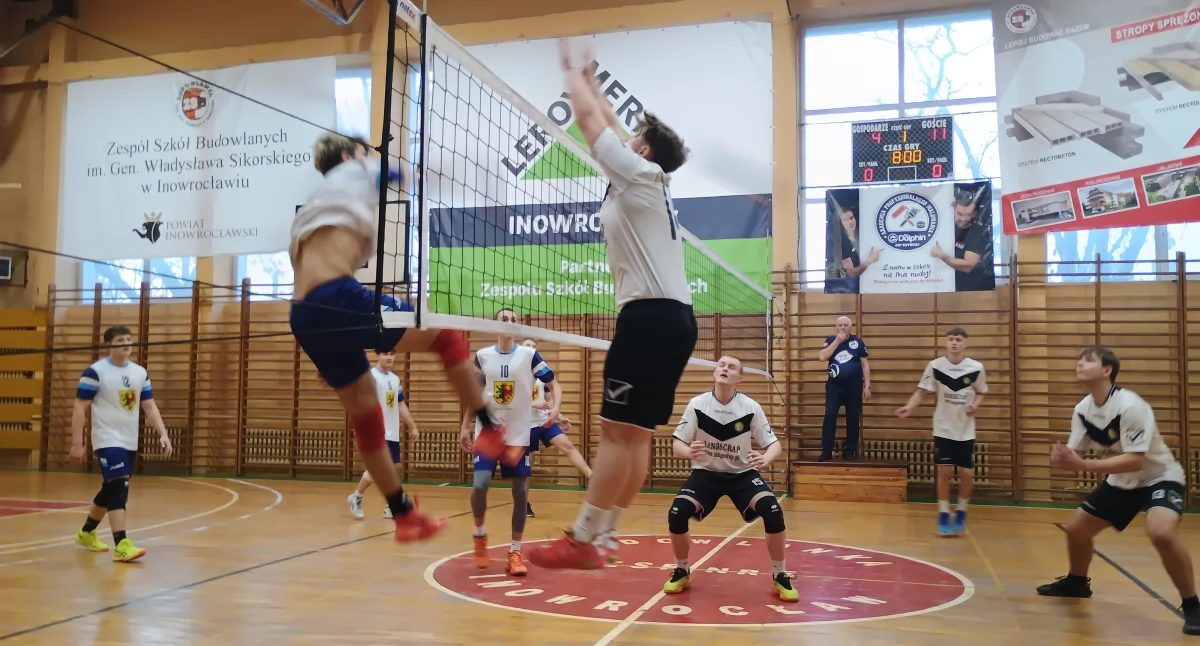 Siatkówka, Chemik stawia mocny mistrzostwo Kazik sportowej walce! - zdjęcie, fotografia