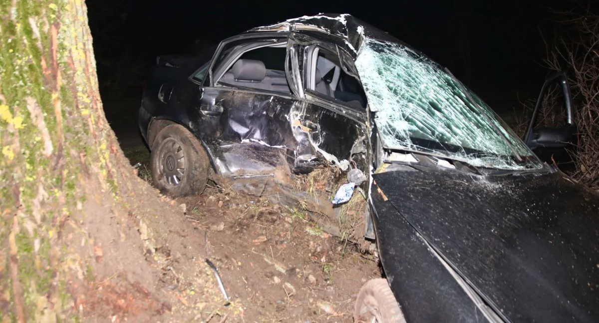 Wypadki drogowe , Tragiczny wypadek gminie Kruszwica letni kierowca zginął miejscu - zdjęcie, fotografia