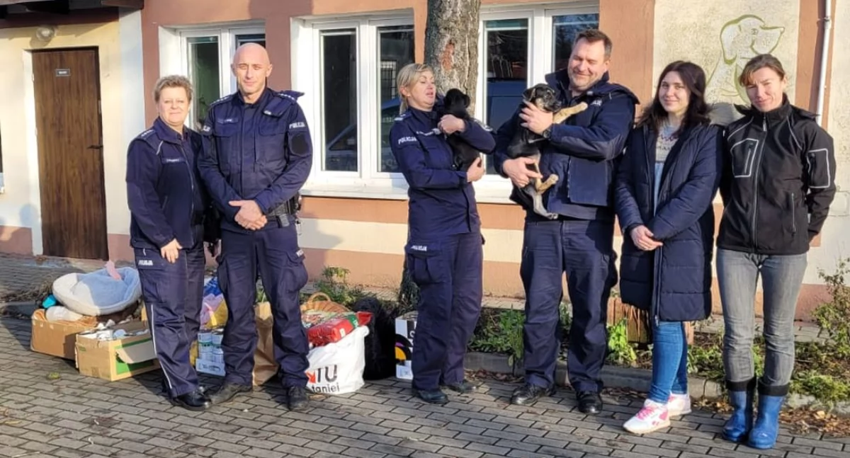 Komunikaty Policja, Pomagają chronią również zwierzęta - zdjęcie, fotografia