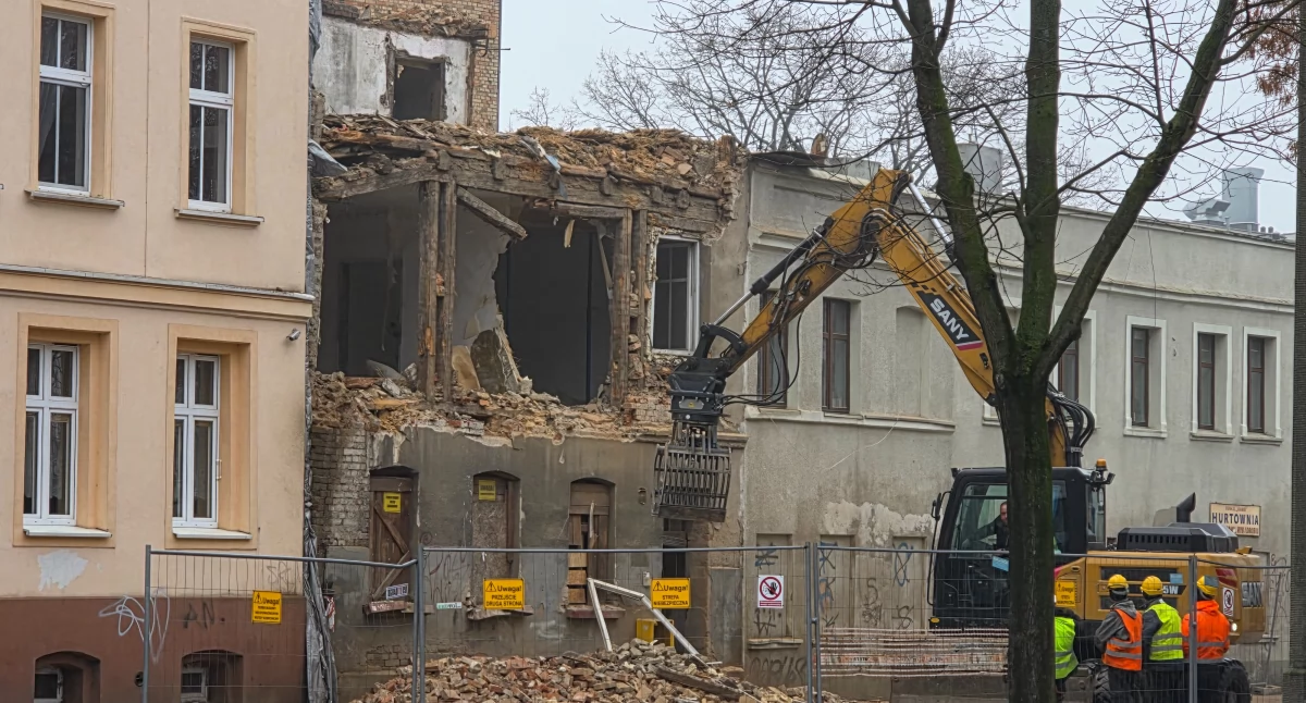 Społeczeństwo2, rozbiórka kamienicy centrum - zdjęcie, fotografia