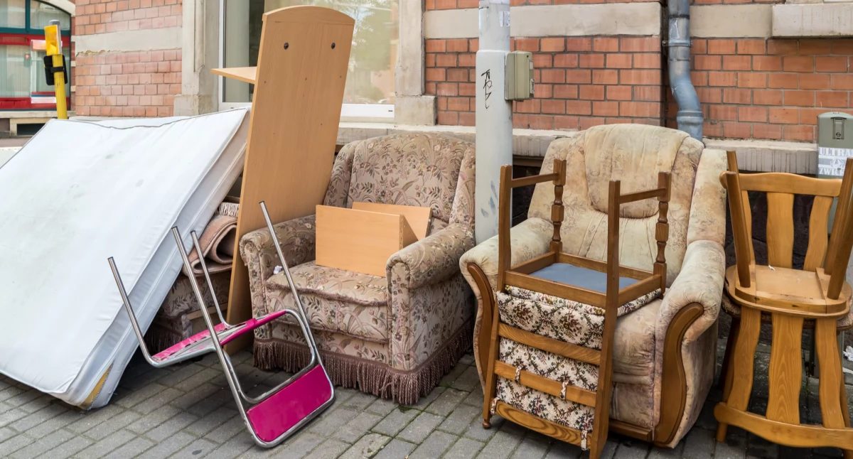 Społeczeństwo2, Odbiór odpadów wielkogabarytowych terenie miasta - zdjęcie, fotografia