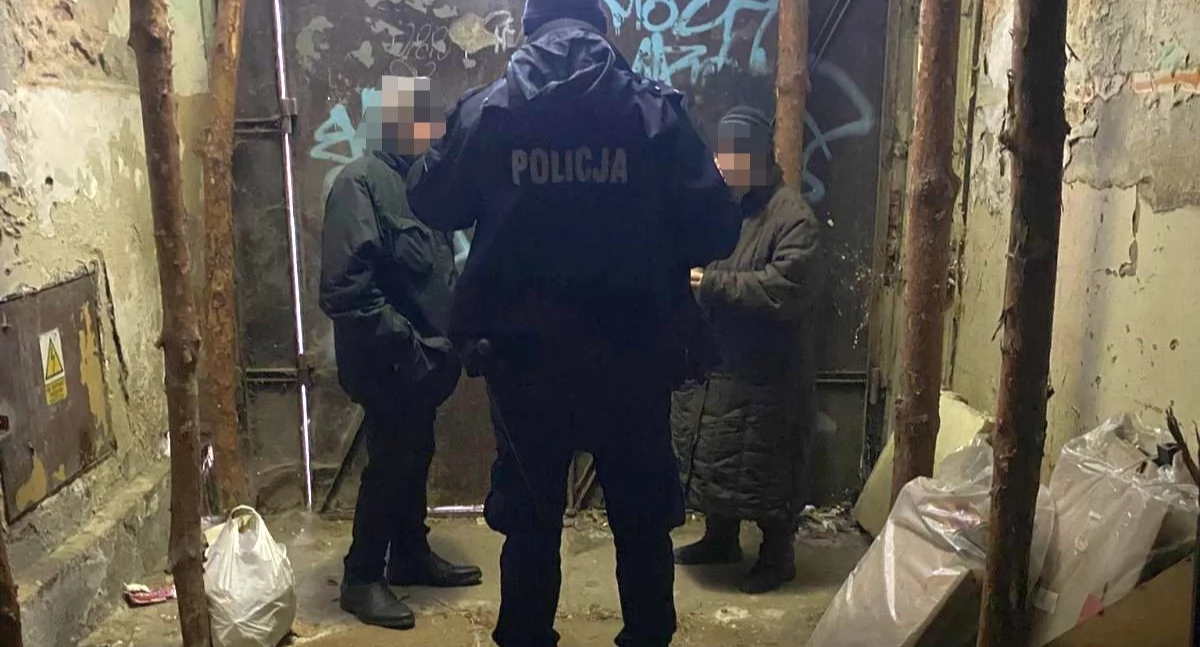 Komunikaty Policja, Policjanci rzecz osób kryzysie bezdomności - zdjęcie, fotografia
