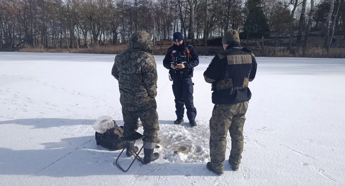 Społeczeństwo2, Wspólna służba Policji Państwowej Straży Rybackiej - zdjęcie, fotografia