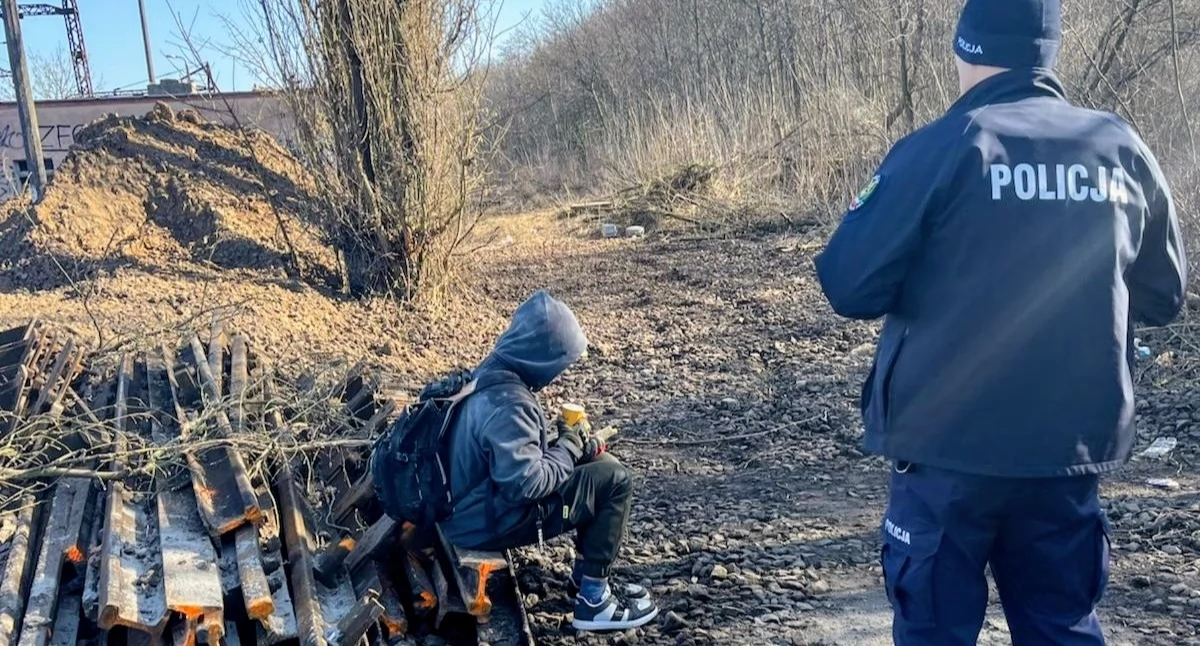 Komunikaty Policja, Policja pomaga chroni - zdjęcie, fotografia