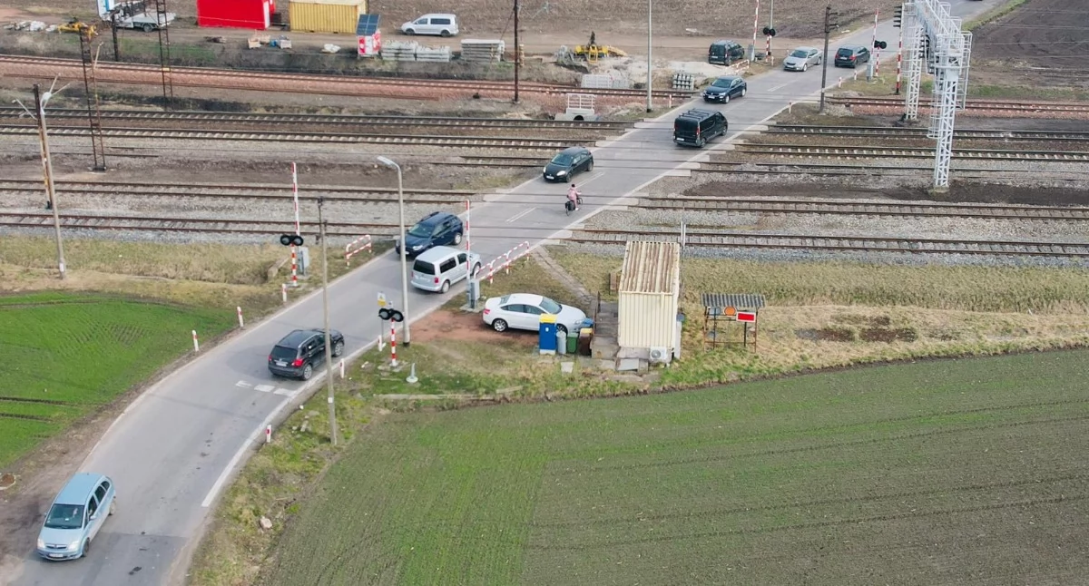 Samorząd, zamykajcie kolejnych przejazdów! apeluje Grzegorz Piątek wójt gminy Inowrocław - zdjęcie, fotografia