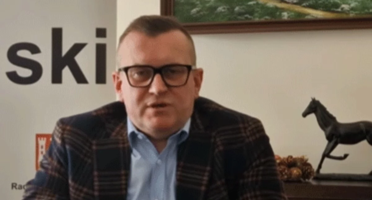 Partie, politycy odpowiadają sytuację Inofamie - zdjęcie, fotografia