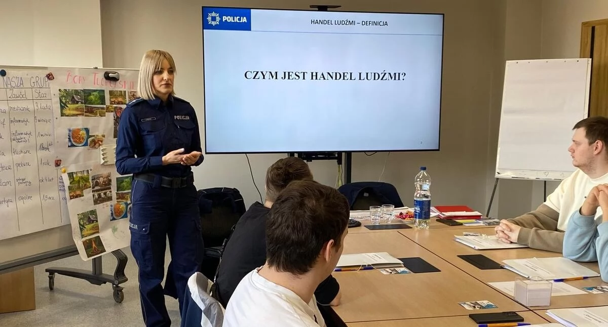 Komunikaty Policja, Policja stać ofiarą handlu ludźmi - zdjęcie, fotografia