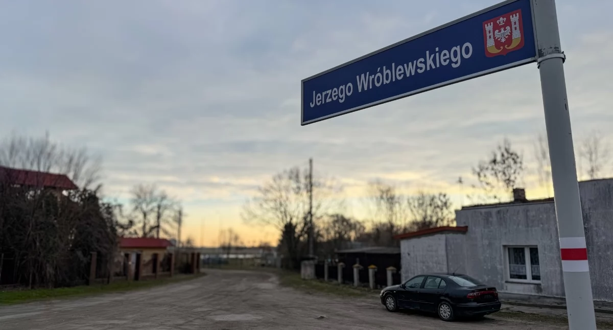 Samorząd, Droga Kozłówki nowym oświetleniem - zdjęcie, fotografia