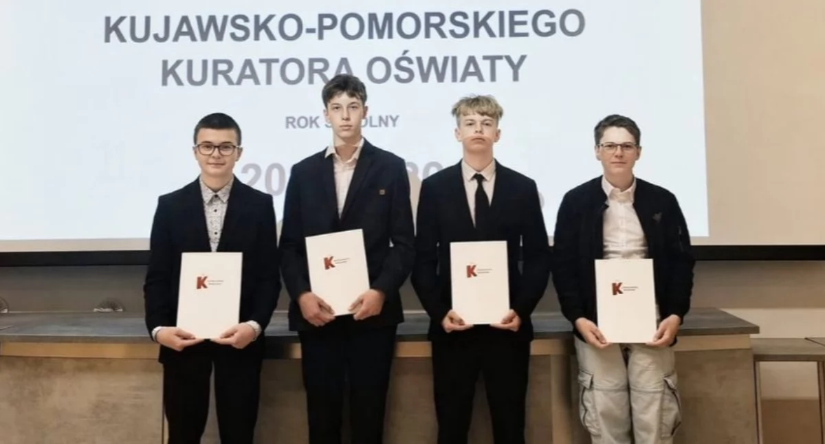 szkoły podstawowe, Czterech uczniów Laureatów Bydgoszczy - zdjęcie, fotografia