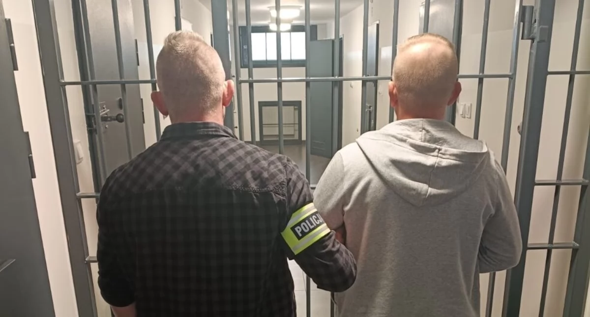 Sprawy kryminalne , policjantów latek trafił aresztu - zdjęcie, fotografia
