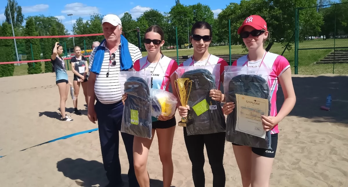 Siatkówka, Konopa Kasprowicz królują piasku! Emocje walka widowiskowe akcje mistrzostwach powiatu - zdjęcie, fotografia