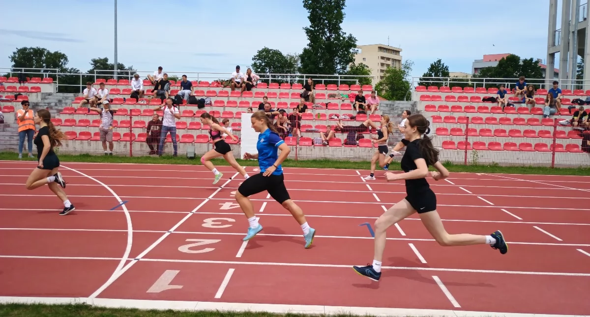 Lekkoatletyka, Młodzi lekkoatleci sięgnęli mistrzowskie tytuły awans finału wojewódzkiego - zdjęcie, fotografia