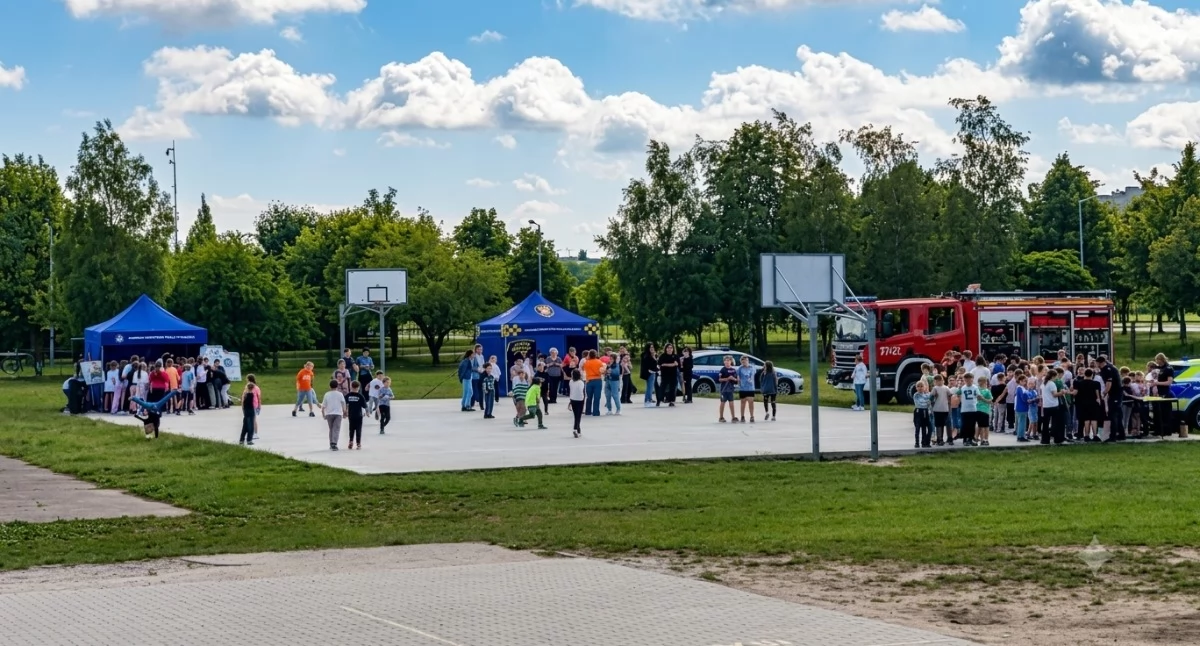 Festyny, odbył festyn Bezpieczne wakacje - zdjęcie, fotografia