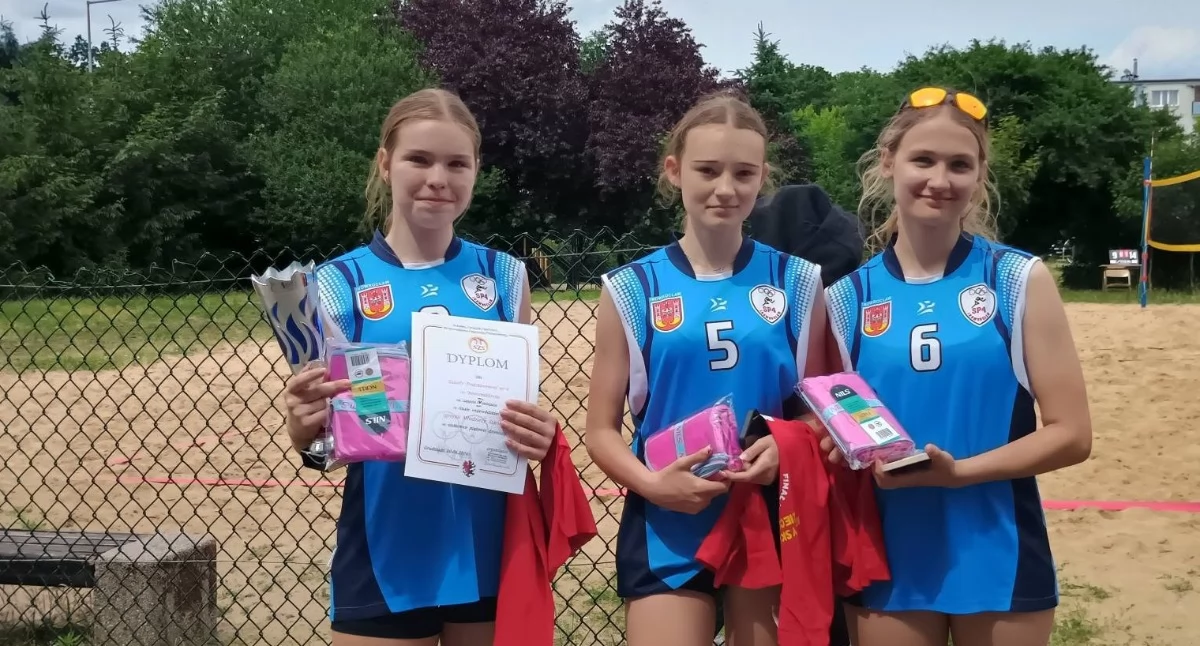 Siatkówka, Siatkarki Czwórki podium Finale Wojewódzkim - zdjęcie, fotografia
