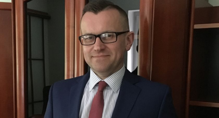 Czy duże rodziny zapłacą połowę za śmieci?