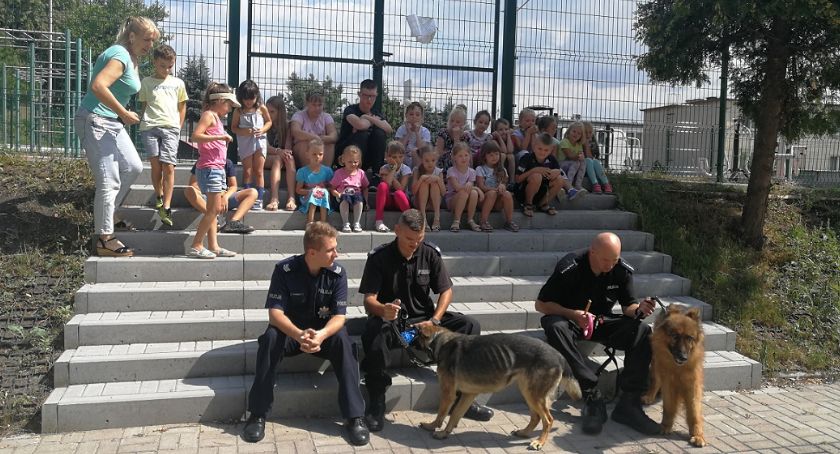 Z dziećmi rozmawiali o bezpieczeństwie i psach służbowych