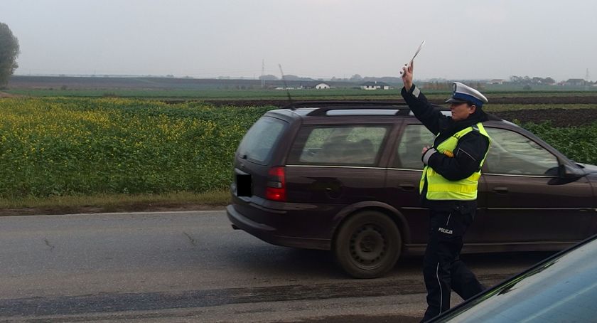 Zbagatelizowali znaki, stracili prawo jazdy