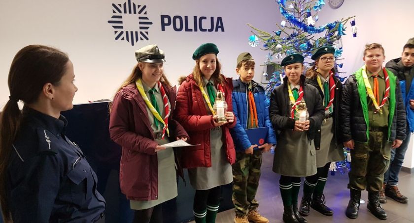 Odwiedzili policjantów i podarowali światełko