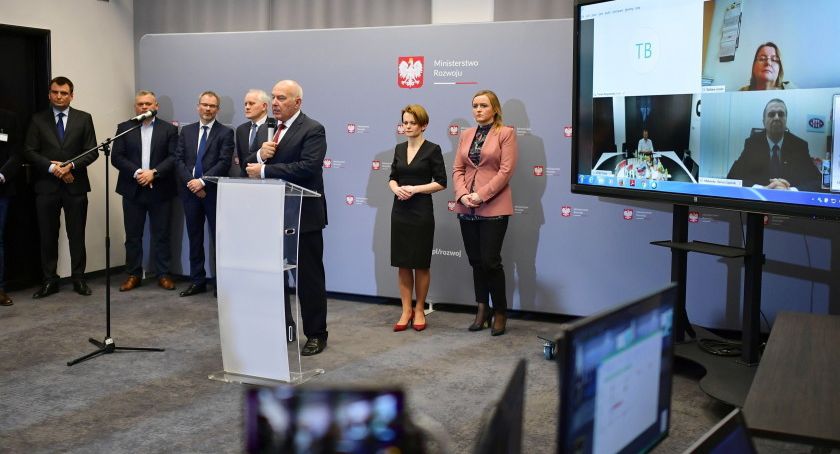 Branża spożywcza, handlowa, chemiczna i logistyczna: mamy zapasy, sklepy będą zaopatrywane