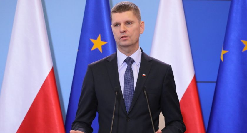 Piontkowski: jeżeli zajdzie potrzeba, zmienimy przebieg roku szkolnego