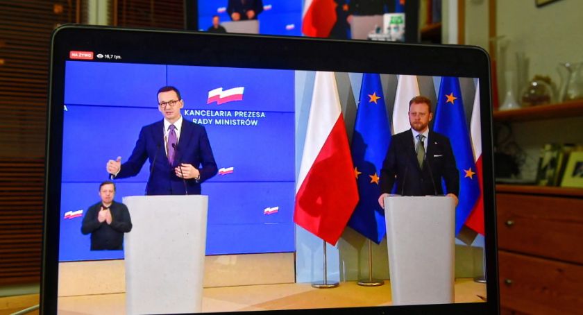 Premier: podjęliśmy decyzję o wstrzymaniu lekcji do świąt Wielkanocnych