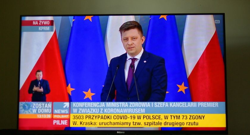 Dworczyk: w ostatnich dniach zakupiono 30 mln maseczek medycznych, 17,5 mln rękawic jednorazowych