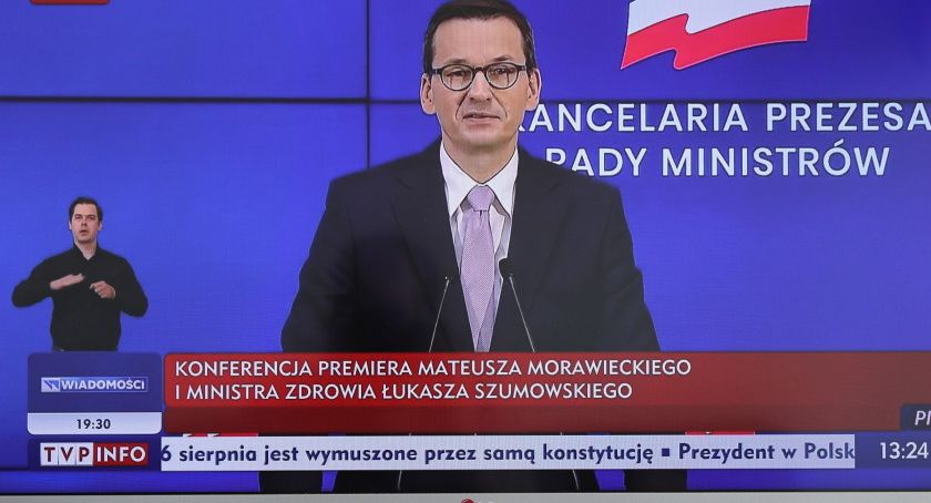 Premier: przedłużamy do 19 kwietnia pozostają obostrzenia dot. galerii handlowych, kin, teatrów, zakłady usługowych