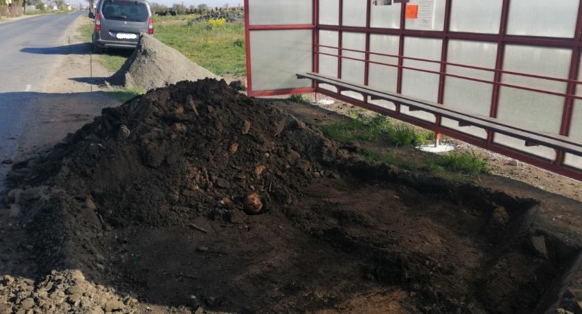 Pod przystankiem znaleźli ludzkie kości