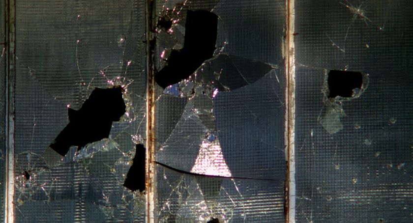 Policjanci z Janikowa zatrzymali seryjnego „szklarza”