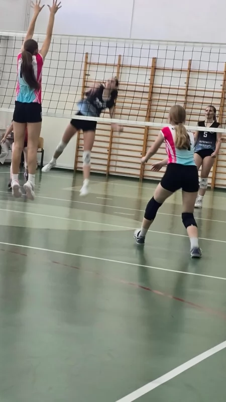 Rywalizowali pod siatką