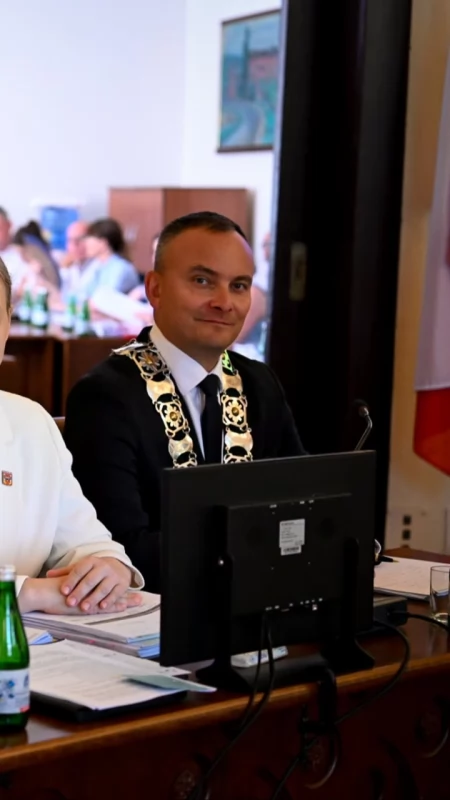 Prezydent Arkadiusz Fajok z wotum zaufania i absolutorium za 2025 rok